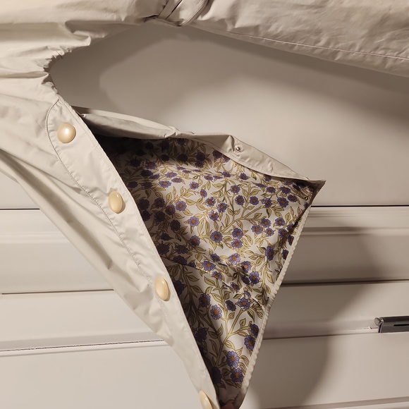 Beige vintage Cole Haan raincoat size medium - Picture 4 of 4